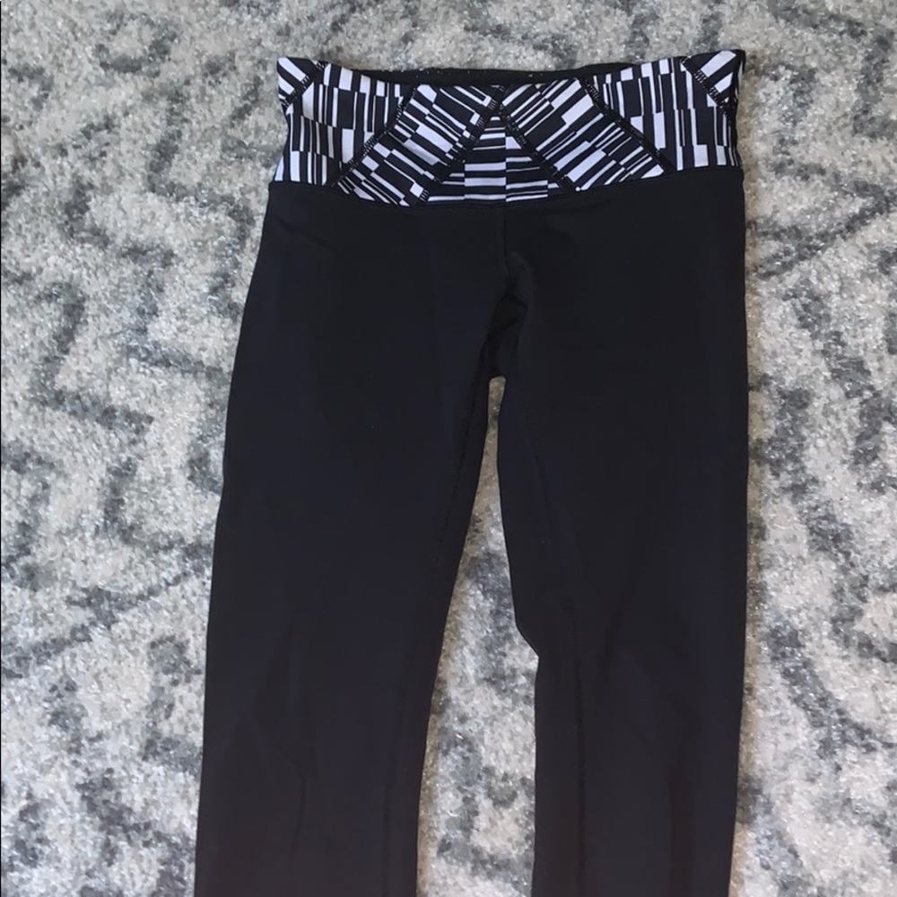Black Lululemon Cropped Leggings